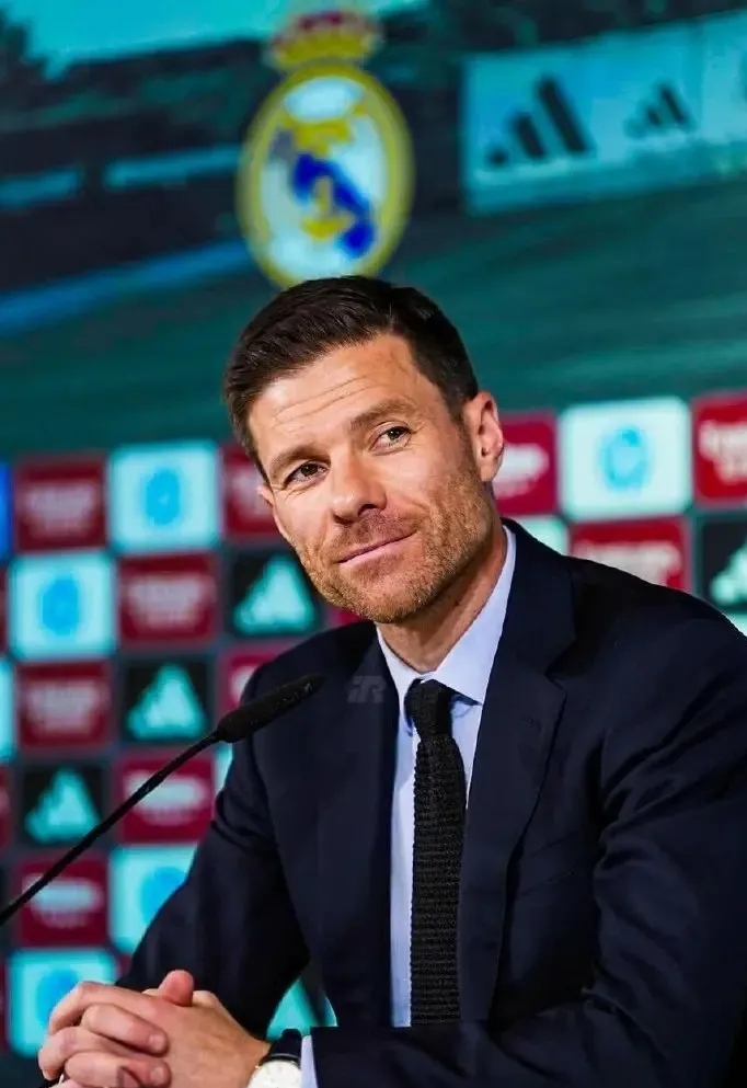 包含赛地聚焦：西甲国际比赛日热度飙升，阿森纳调整名单，话题不断，身体对抗强度拉满的词条