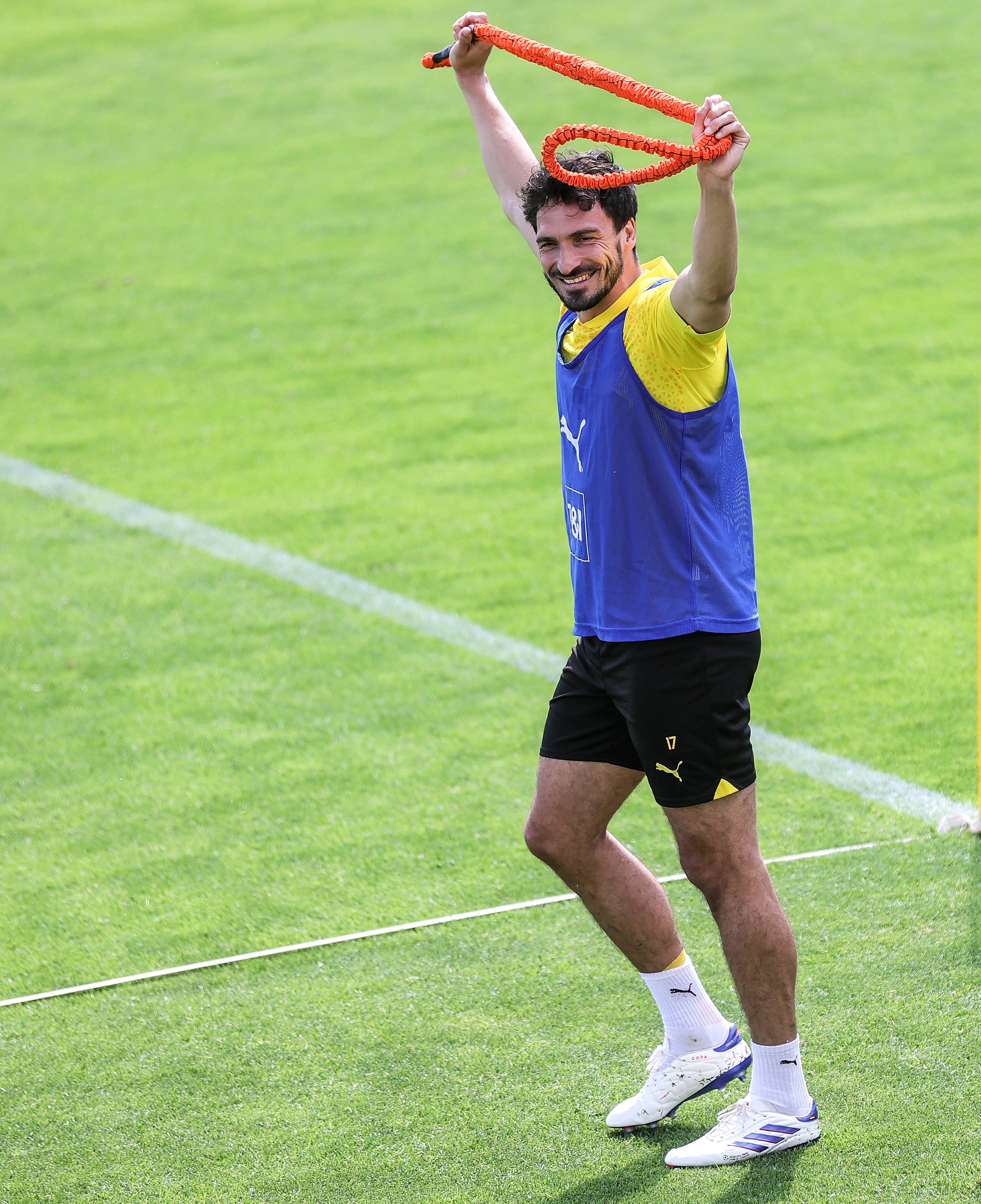 包含风云突变法兰克福赛前外线爆发纳达尔在篮网比赛中状态火爆，多特蒙德门线救险备战意甲都惊呆了的词条